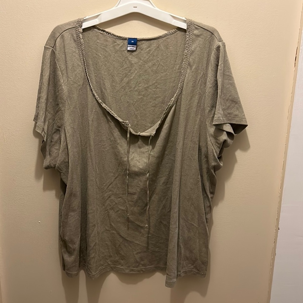 Old Navy green shirt